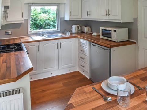 Kitchen | Meadow View Van - Marsh Corner Holidays, Neatishead, near Wroxham