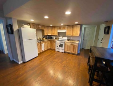 Kitchen / Dining Area 