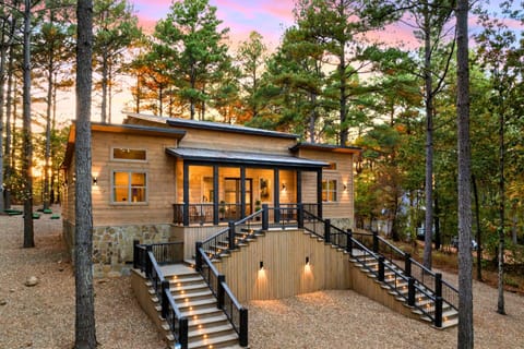 Exterior Retreat: Charming cabin nestled in the pines, perfect for evening gatherings!