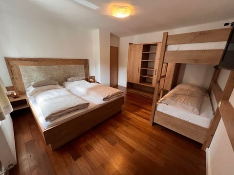 Apartment Franz & Gretl - People's Hotel Bed and Breakfast in Piesendorf