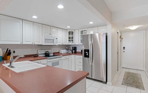 Kitchen & Dining Area