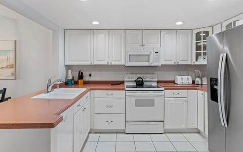 Kitchen & Dining Area