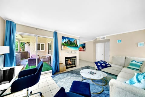 Family room with fireplace STR23-0019