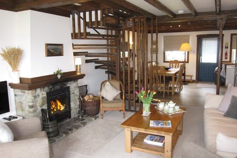 Jura Cottage living area