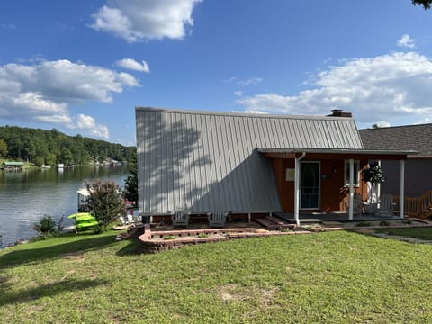 Front view of the home 