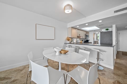 Spacious table- seats six comfortably