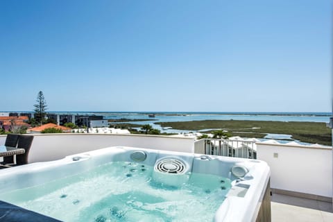 Outdoor spa tub