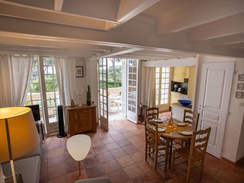 Furniture, Property, Table, Chair, Door, Wood, Building, Flooring, Interior Design, Floor