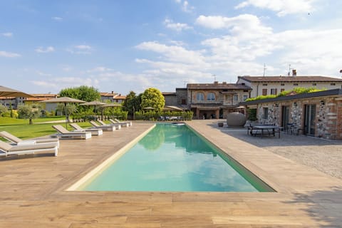 25 m Pool