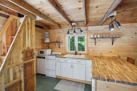 Kitchenette | Mini Fridge | Coffee Maker | Toaster