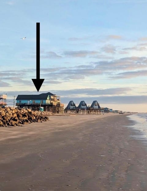 Beautiful location on Pedestrian beach. Toes in sand right from the stairs!
