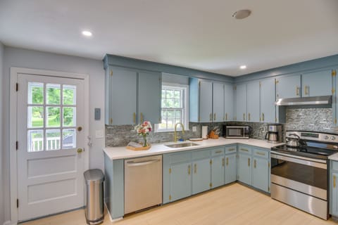 Kitchen | Cooking Basics | Dishware & Flatware | Toaster Oven | Blender | Spices