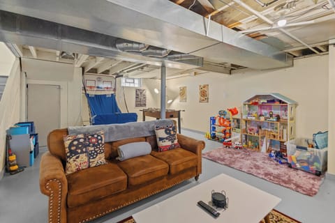 Game and play room! Basketball game, Foosball, Giant Jenga, many toys and TV.