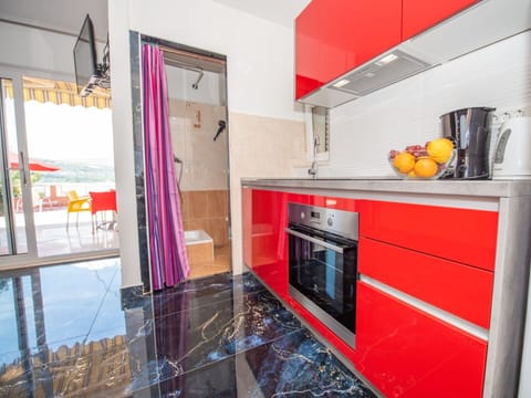 Furniture, Table, Building, Chair, Tableware, Cloud, Sky, Tablecloth, Outdoor Furniture, Shade