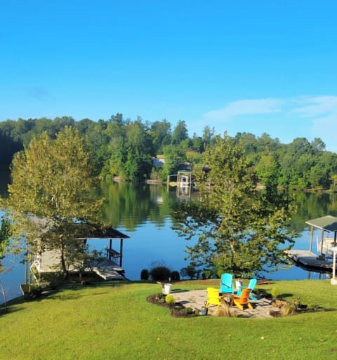 Lake living,memories made around firepit hot tub and stunning view steps to lake