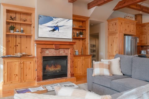 Entertainment - Double Eagle B2 - Vivid Vacation Rentals Telluri - Entertainment - Double Eagle B2 - Vivid Vacation Rentals Telluride