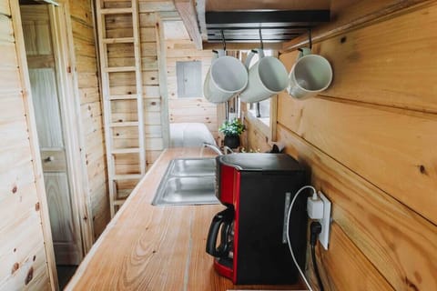 b26f9806-e840-4626-903b-117b58a52285