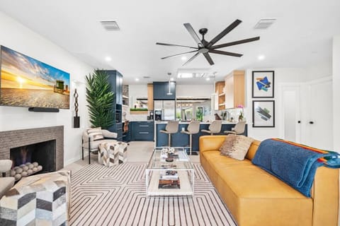 Living Room & Kitchen Breakfast Bar