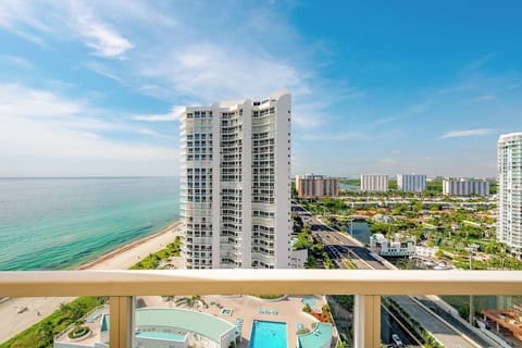 Ocean, city, intracoastal, downtown Miami and tons of natural light with southern exposure.