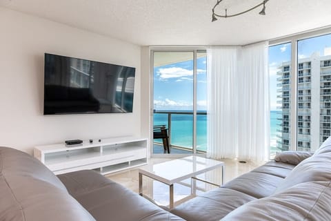 75" smart TV - ocean views from the couch. 