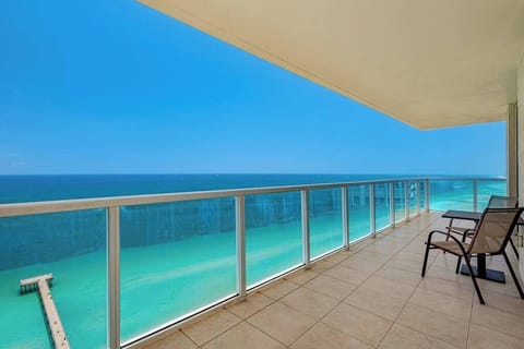 Balcony with a picturesque ocean view.