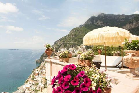 Activities, Amenities, Balcony / Terrace / Patio, Building Exterior, Facilities, Garden, Main Entrance, Pool, Spring, Summer, Wellness