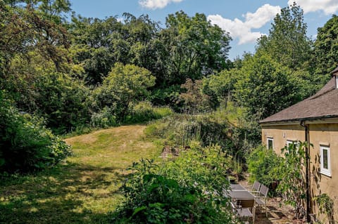 The Coach House Garden - StayCotswold