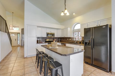 Kitchen | Equipped w/ Cooking Basics