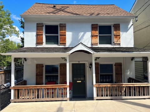 Front entrance with private patio
