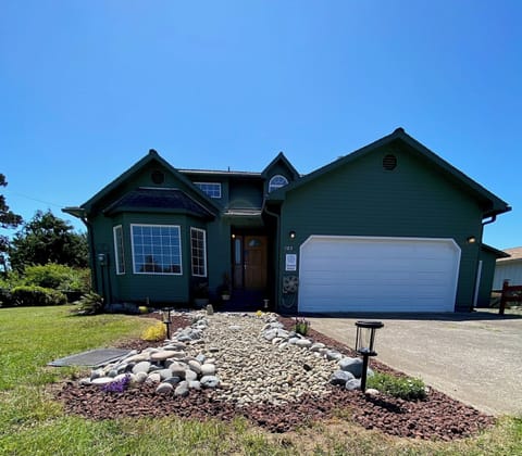 Welcome to Bugsy's By the Beach!