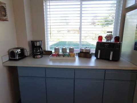 Coffee, tea and toast bar! Lots of teas, coffee and a Ninja Air Fryer.
