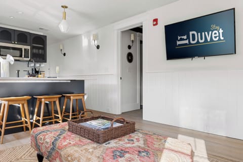 The Lady Helène | 2 Blocks to King St