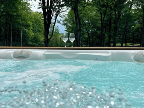 Hall Creek Lodge | Main Deck Hot Tub