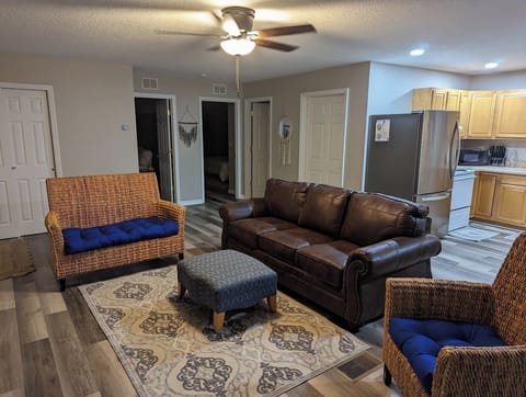 Living Room | Free WiFi | Central A/C | Smart TV