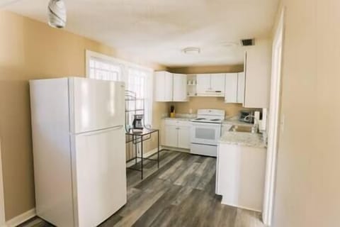 4af15f6d e981 4856 8588 05fe974db6ad