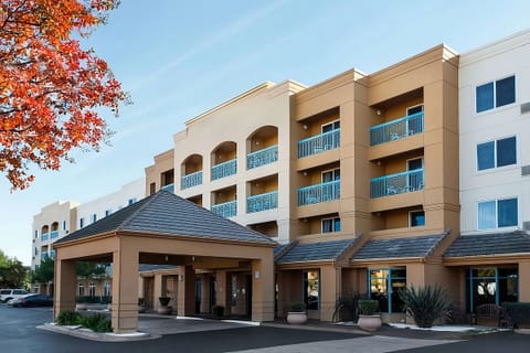 Pull up to an easy, welcoming arrival with clear signage
