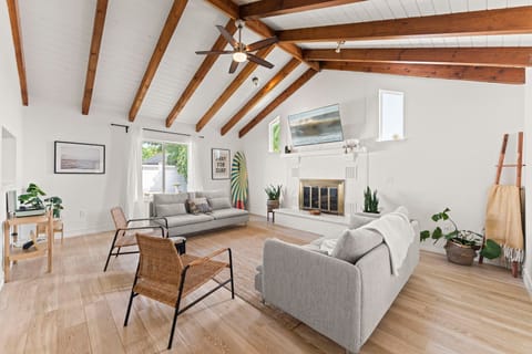 Welcome to your vacation home Paradise! Completely remodeled, spared no expense!