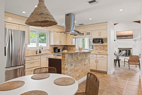 Brand new kitchen with all new appliances!