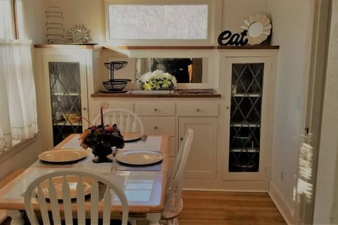 Come experience your next adventure in our home! Just a short drive to Downtown and the Brewery, several cafes, bars, shops, & other restaurants are all within walking distance! And just down the hill from OIT & Hospital. Klamath Lake is also close + a great Fitness Center and Golf Course too!
