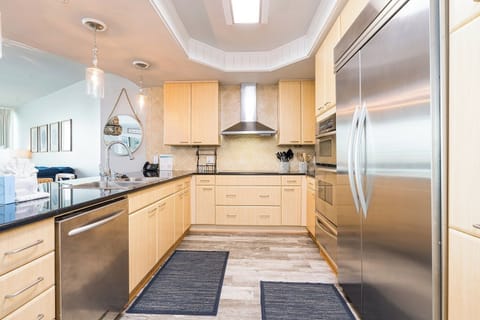 11 Caribe 305C Kitchen