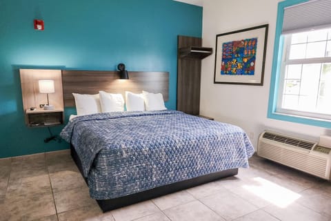 Ivey House Hotel Basic King Room image 1