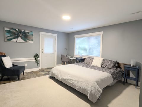 King size bed 