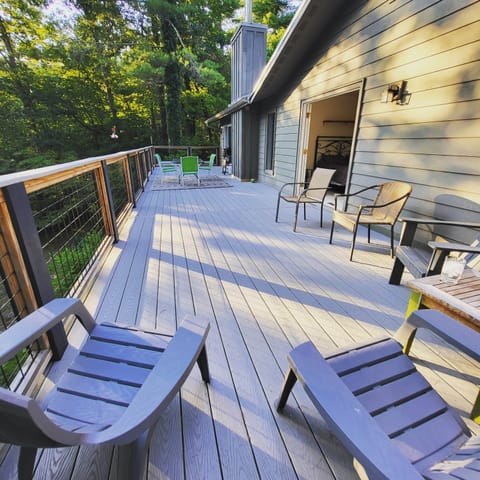 Deck, 60 ft long! Great for hanging out!