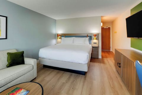 Unit with 1 King bed. Exact unit will be assigned upon arrival. Views, colors, and decor may vary.