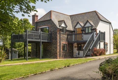 Welcome to The Hawthorns, Roserrow