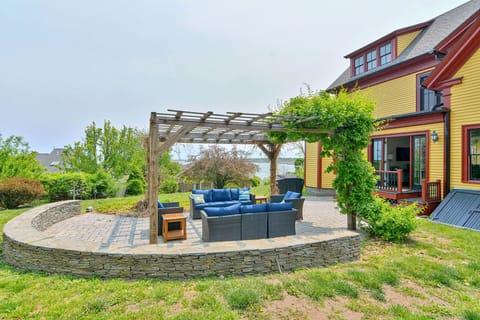 Welcome to Sur la Mer!