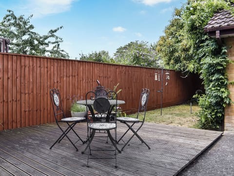 Sitting-out-area | Chestnut House, Wareham