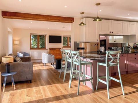 Open plan living space | Quabbs Head Cottage, Malvern