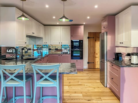 Open plan living space | Quabbs Head Cottage, Malvern