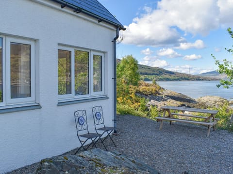 Outdoor area | The House On The Slip - Lochside Retreat, Kylerhea